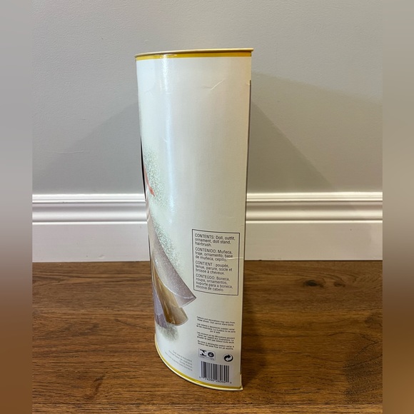 2000 Millennium Celebration Barbie - Picture 2 of 7